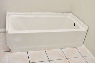 A000624A Sterling 60 in. x 30 in. Soaking Bathtub with Right Drain in White