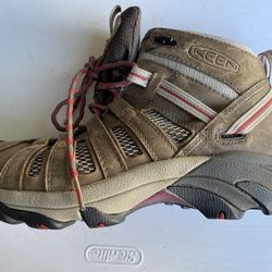 Keen Hiking Boots - Size 8 Women