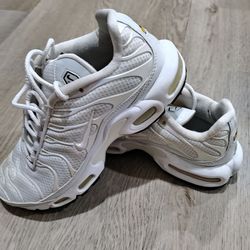 Lady's Nike sneakers