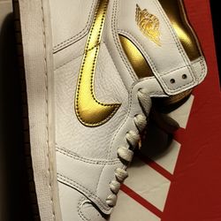 Woman’s 7 1/2 Air Jordan Retro 1