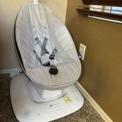 4moms mamaRoo® multi-motion baby swing