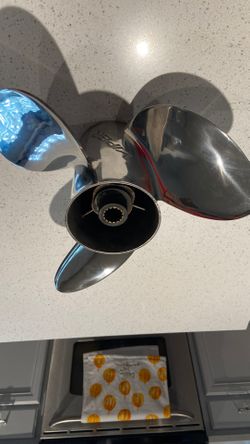 Viper 14 3/4 x 19 LH Propeller