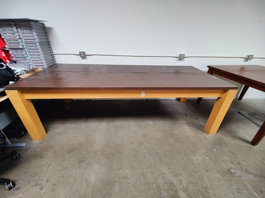 Apple Store Table (Similar)