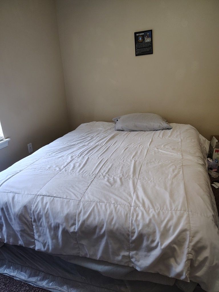 QUEEN SIZE MATTRESS AND BOX SPRING