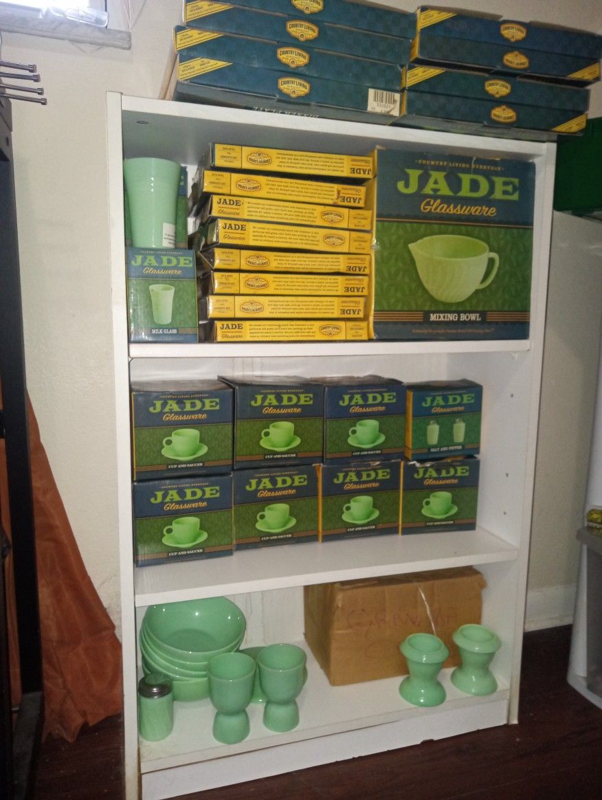 Vintage Country Living Jade Glassware ( DINNER PLATES SOLD )