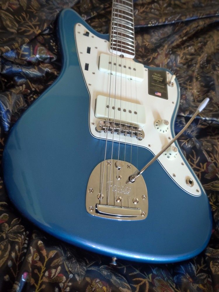 Fender American Vintage II Jazzmaster Lake Placid Blue 1966 Reissue

Literally the mother of all offset. The jazzmaster. This is a meticulously built 
