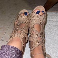 Rhinestone light pink cream heels size 6