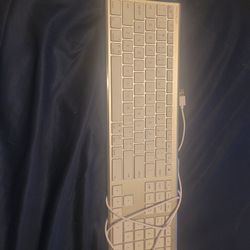 Full Bluetooth Keyboard with USB Charging cable