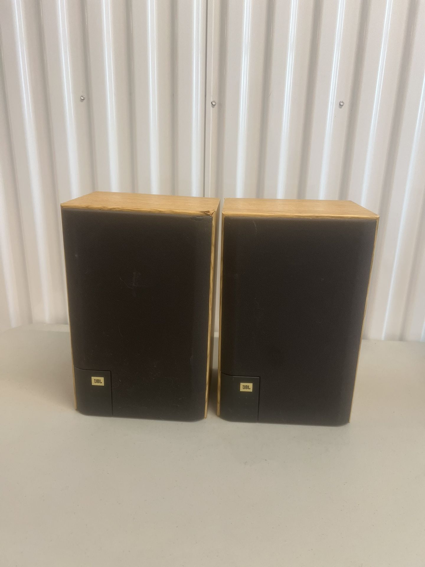 Vintage JBL J2050 Bookshelf Speakers One Pair Wood Grain Imperfections. These are used in good condition but for a knock on one of the corners. See pi