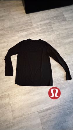 Black Lululemon fundamental Long Sleeve, Size Large