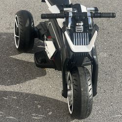 Tobbi 12V Kids Ride On Motorcycle Toys 3 Wheels Electric Trike Motorcycle for Boys and Girls. Missing charger however the battery was charged with and