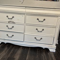 Queen Size Dresser, Perl Color 