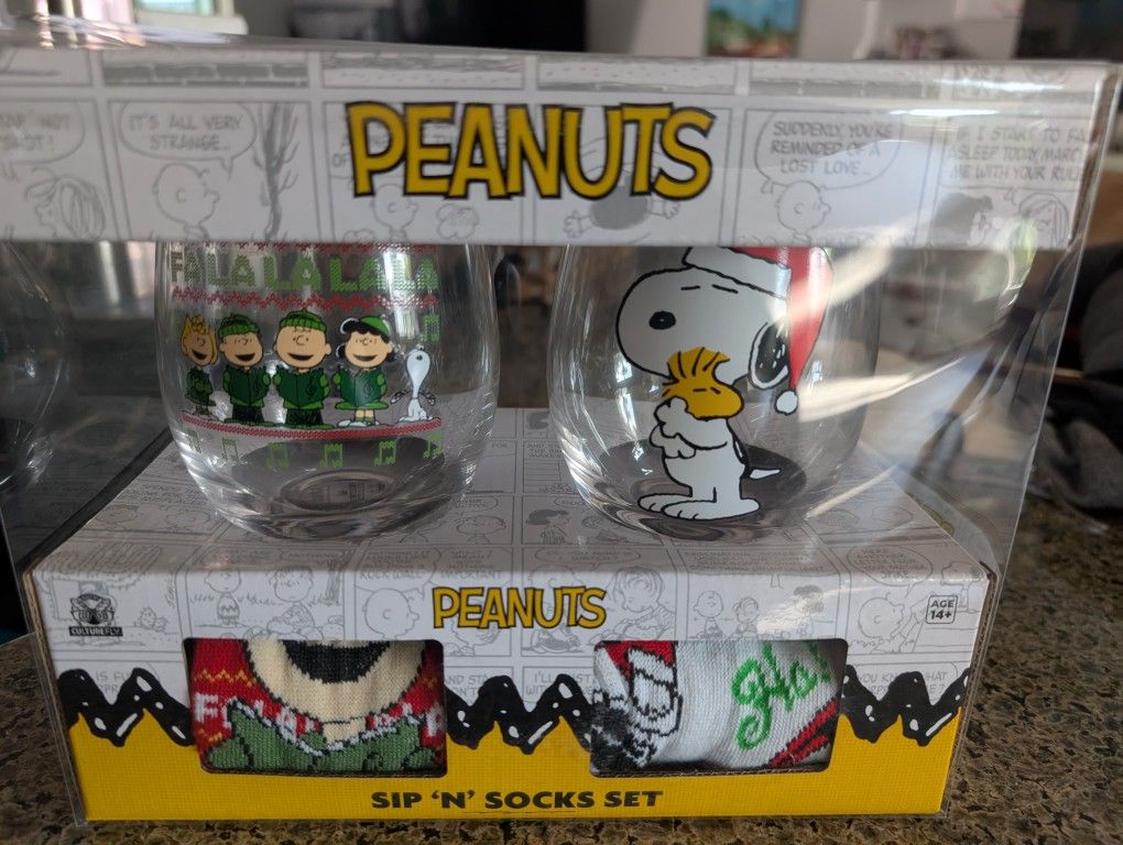 Peanuts Sip And Socks Set (12 Packs @ $10 Ea Pack)