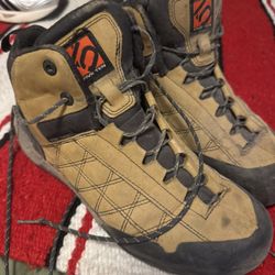 5.10 Guide Tennie Mid sz 8.5