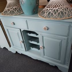 CUTE TV STAND AT PICKY PINCHERS 3643 5TH AVE N ST PETE OPEN TODAY NOON TO 6 PM FREE DELIVERY