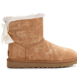 NEW IN BOX LADIES UGG BOOTS