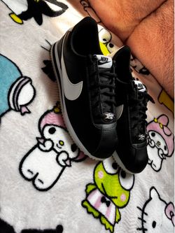 Nike Cortez Mens’s Black/White Low Top Lace-Up Athletic Sneakers