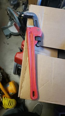 Raptor 18 inch pipe wrench