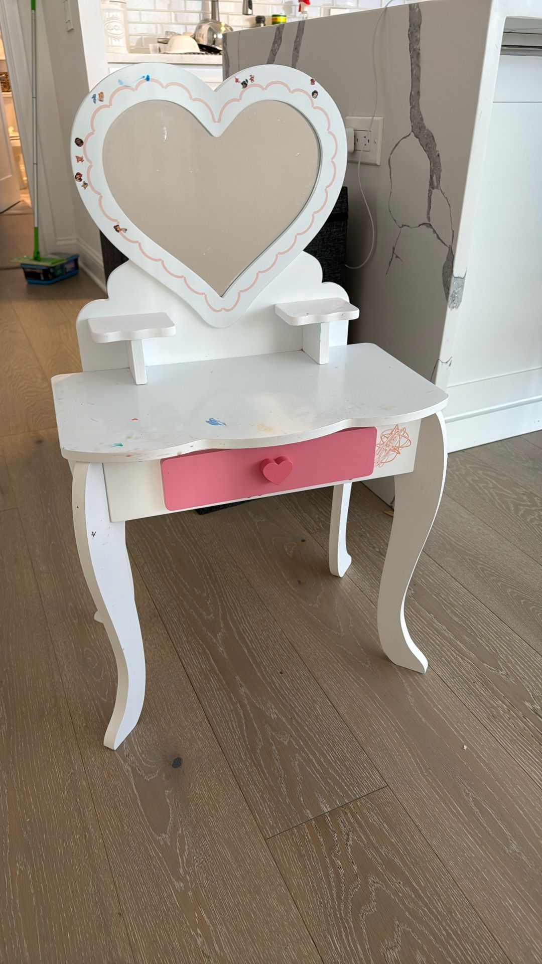Make Up Desk