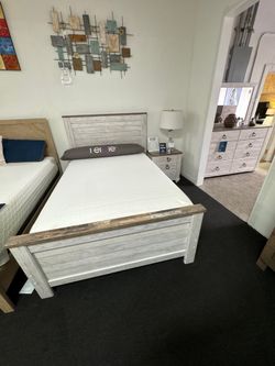 🆕🚨BEDROOM SET 4pcs Ashley Furniture🚨🆕