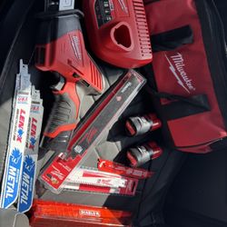 Milwuakee Hackzall Kit W/2 Extra Batteries And Over 30 New Blades