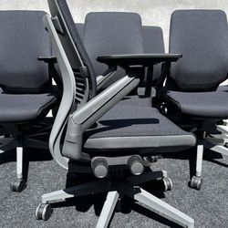 LIKE NEW STEELCASE GESTURE 