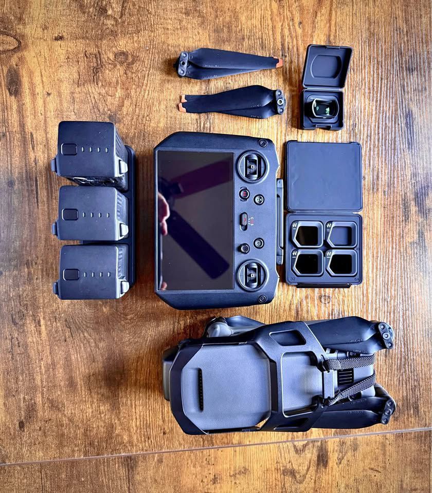 DJI - Mavic 3 Classic Drone