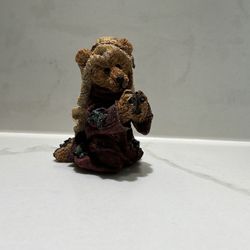 Cottage collectibles and Boyd’s Bears & Friends