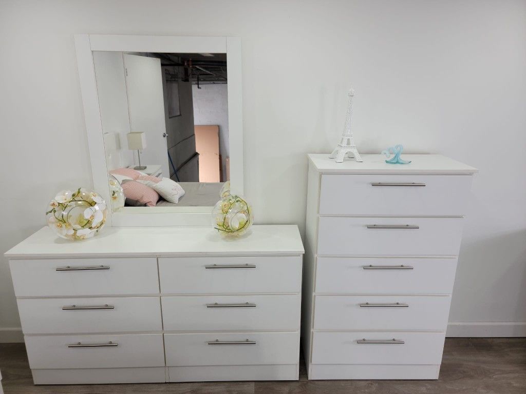 Dresser With Mirror , Chest And Nightstands // Comoda Con Espejo