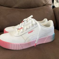 Women’s Pumas size 9.5