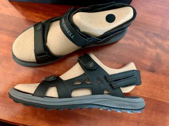 Merrell Men sandals . Size 11. New in box