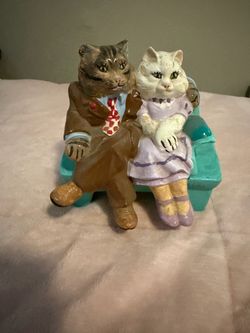 Cat figurines