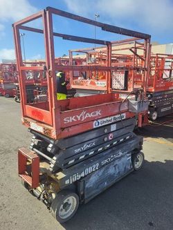 19’ Electric Scissor Lift