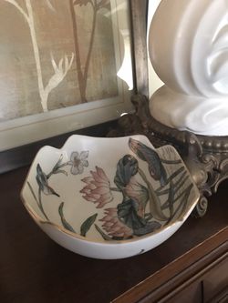Beautiful Asian Toyo Hand painted Bowl
