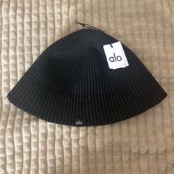 Alo Yoga Denim Knit Cloche hat in black.