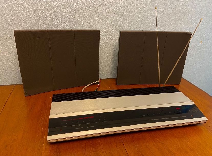 Bang Olufsen Beomaster 2000 Vintage Amplifier 70's 80's Touch B&O.  And a Pair Of  Beovox RL 35 Speakers 