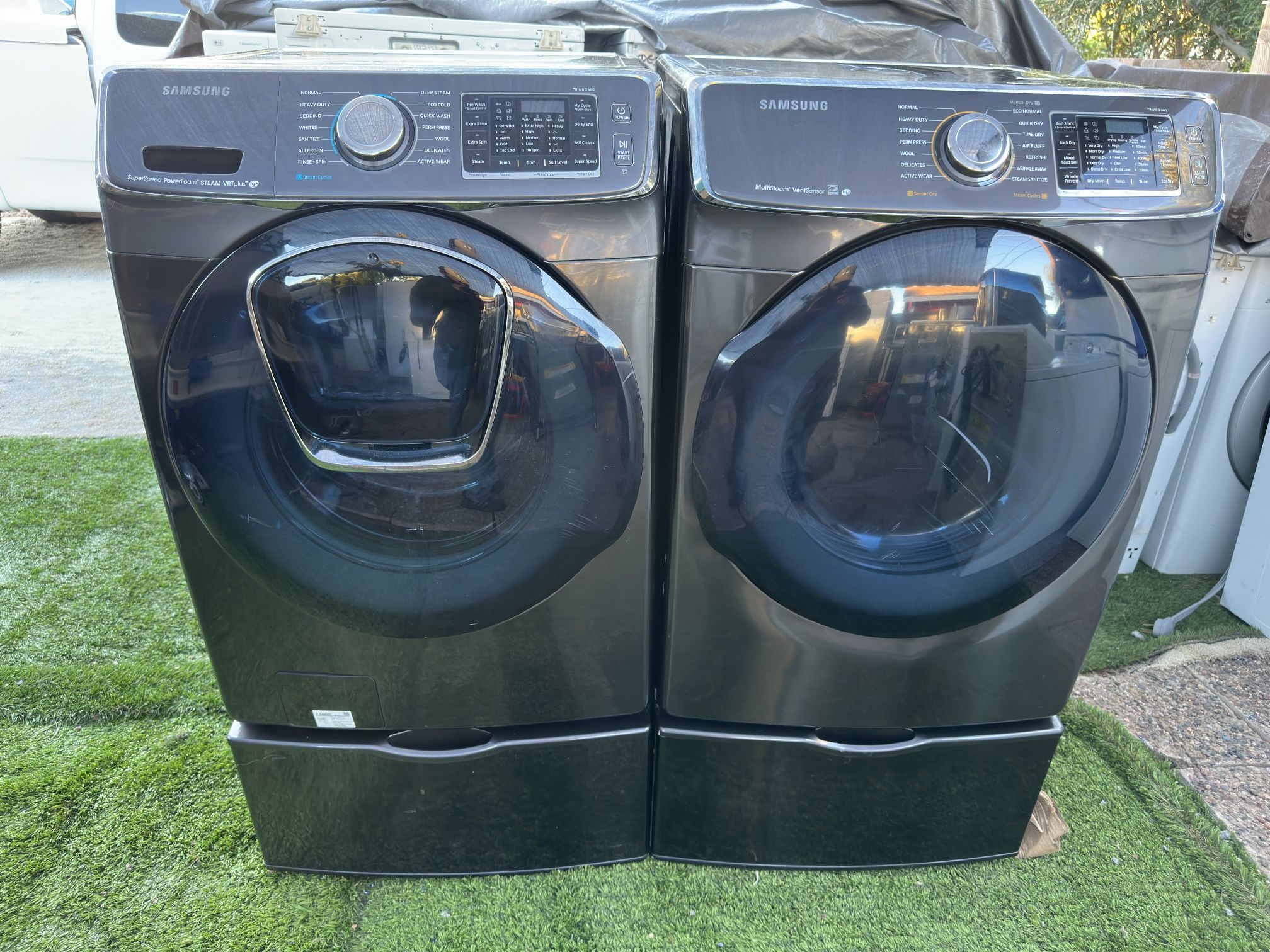 Samsung washer and electric dryer on pedestals!