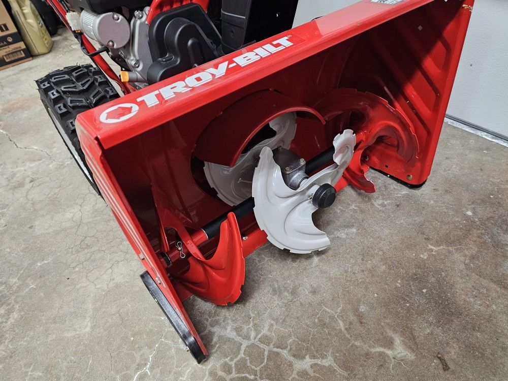 Troy Bilt 28 Inch Wide Snowblower Like Brand New Snowthrower 3 Stage