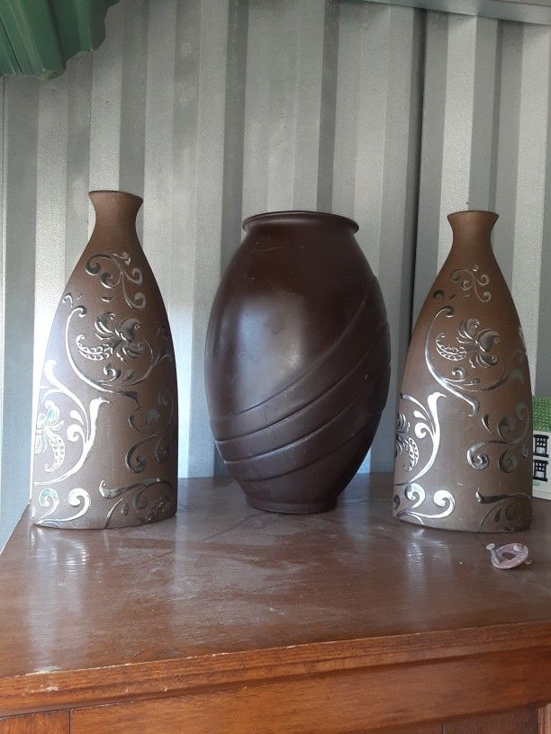 Beautiful Artistic Vase Creation Approx 16 In High