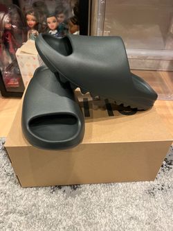 Yeezy slide COLOR Dakony