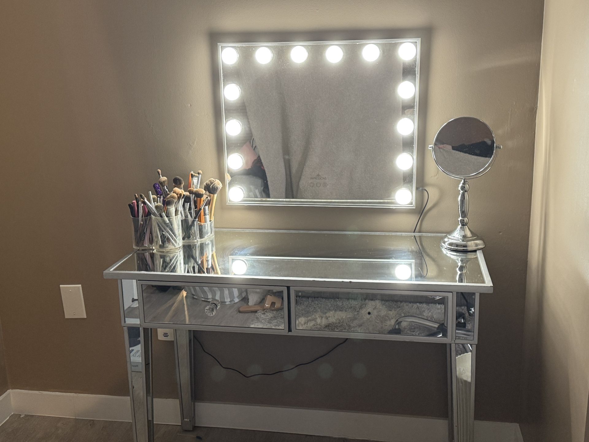Mirrored Desk/vanity And Impression Mirror 