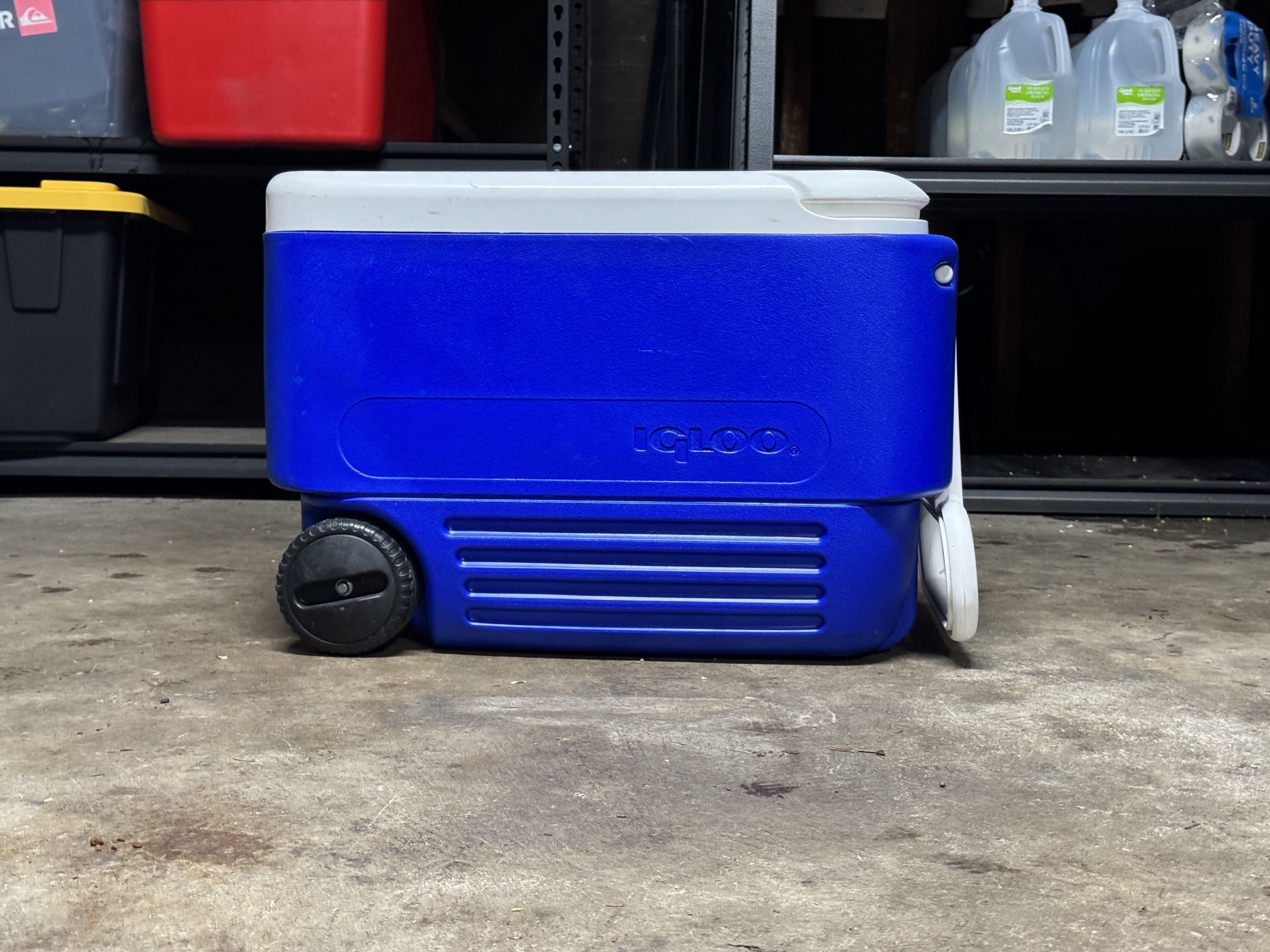 Blue Igloo Rolling Cooler