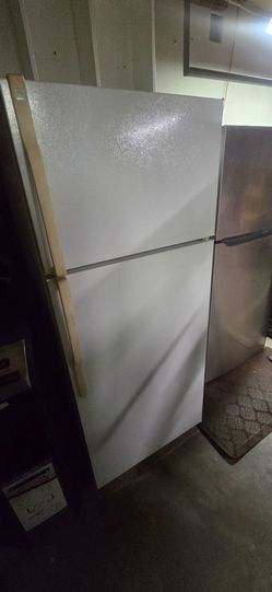 White Top-Freezer Refrigerator