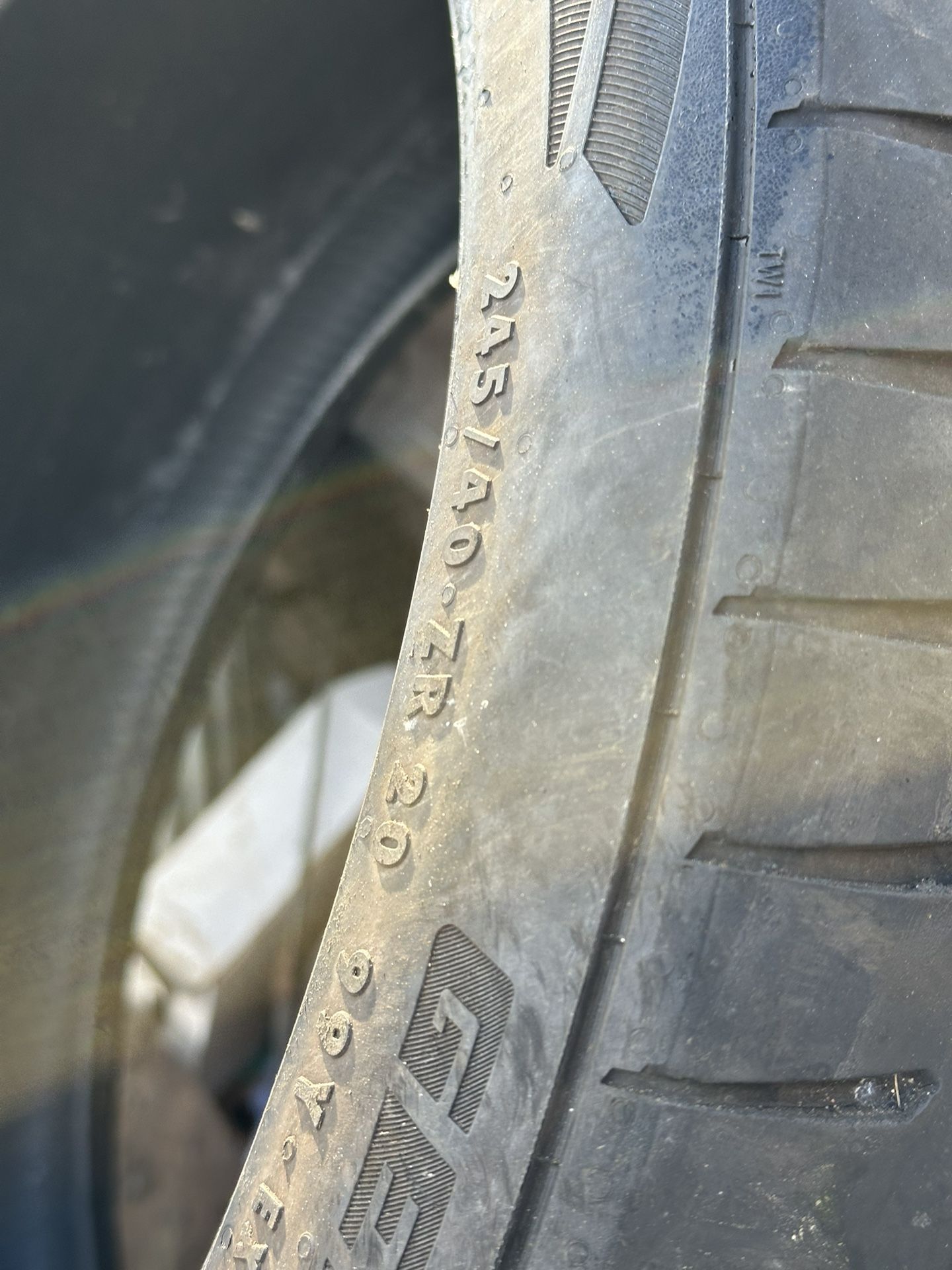 215/40/20 Clean Tire