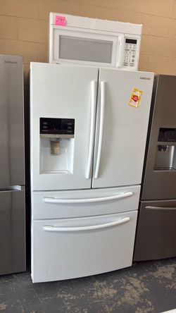 Nice like new Samsung refrigerator