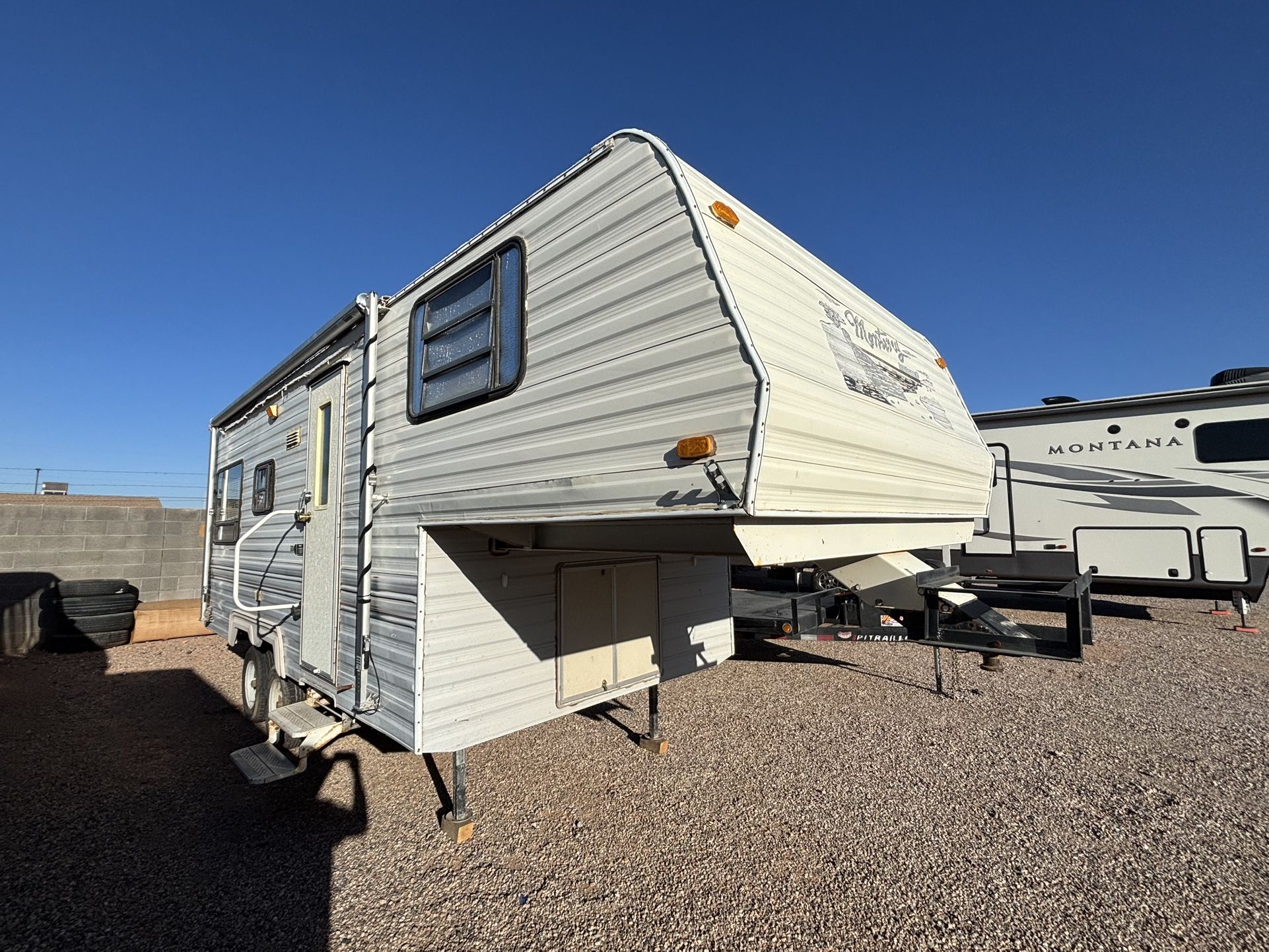 Monterey Fifth Wheel Camper