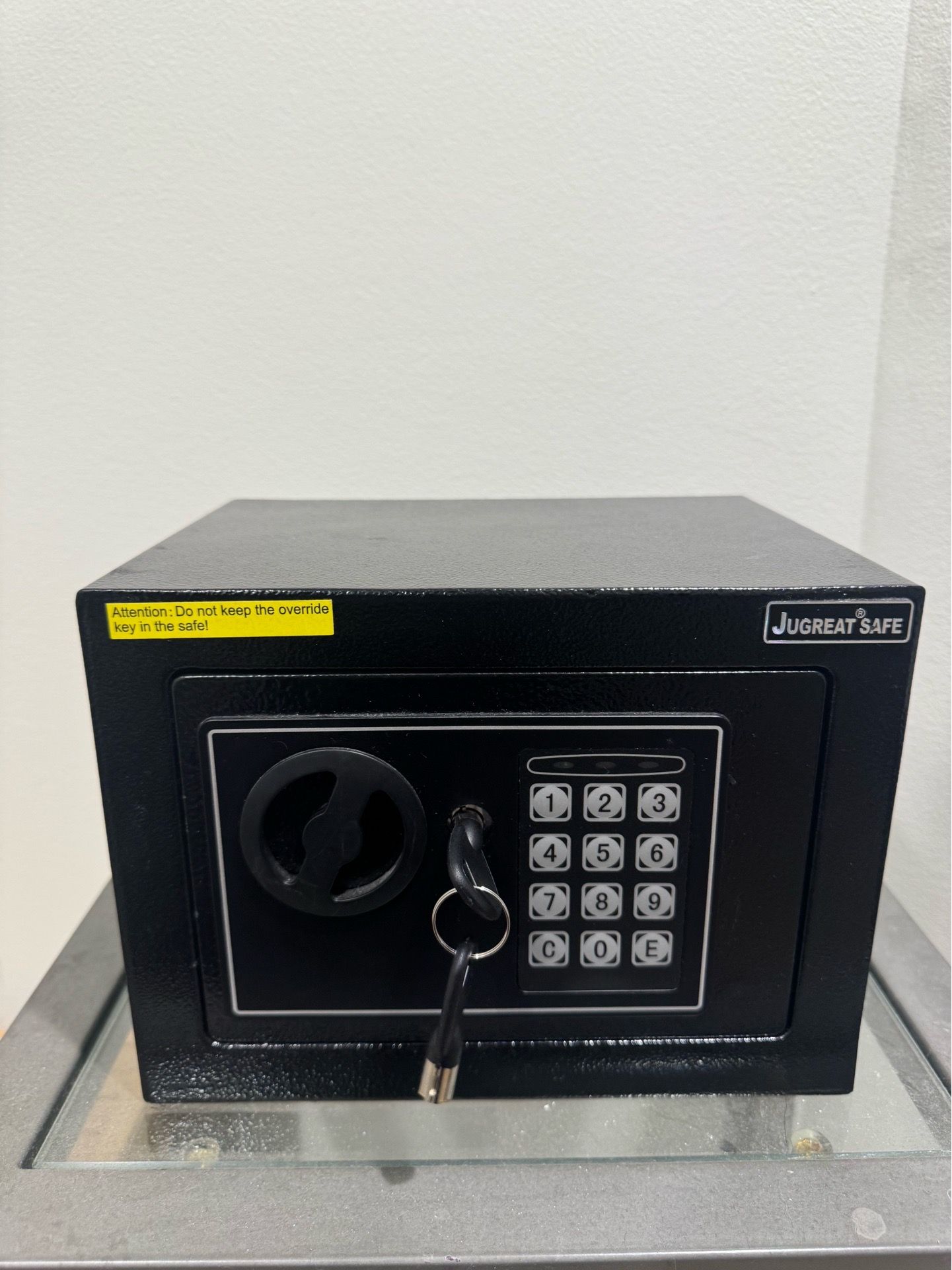 Lock box/safe