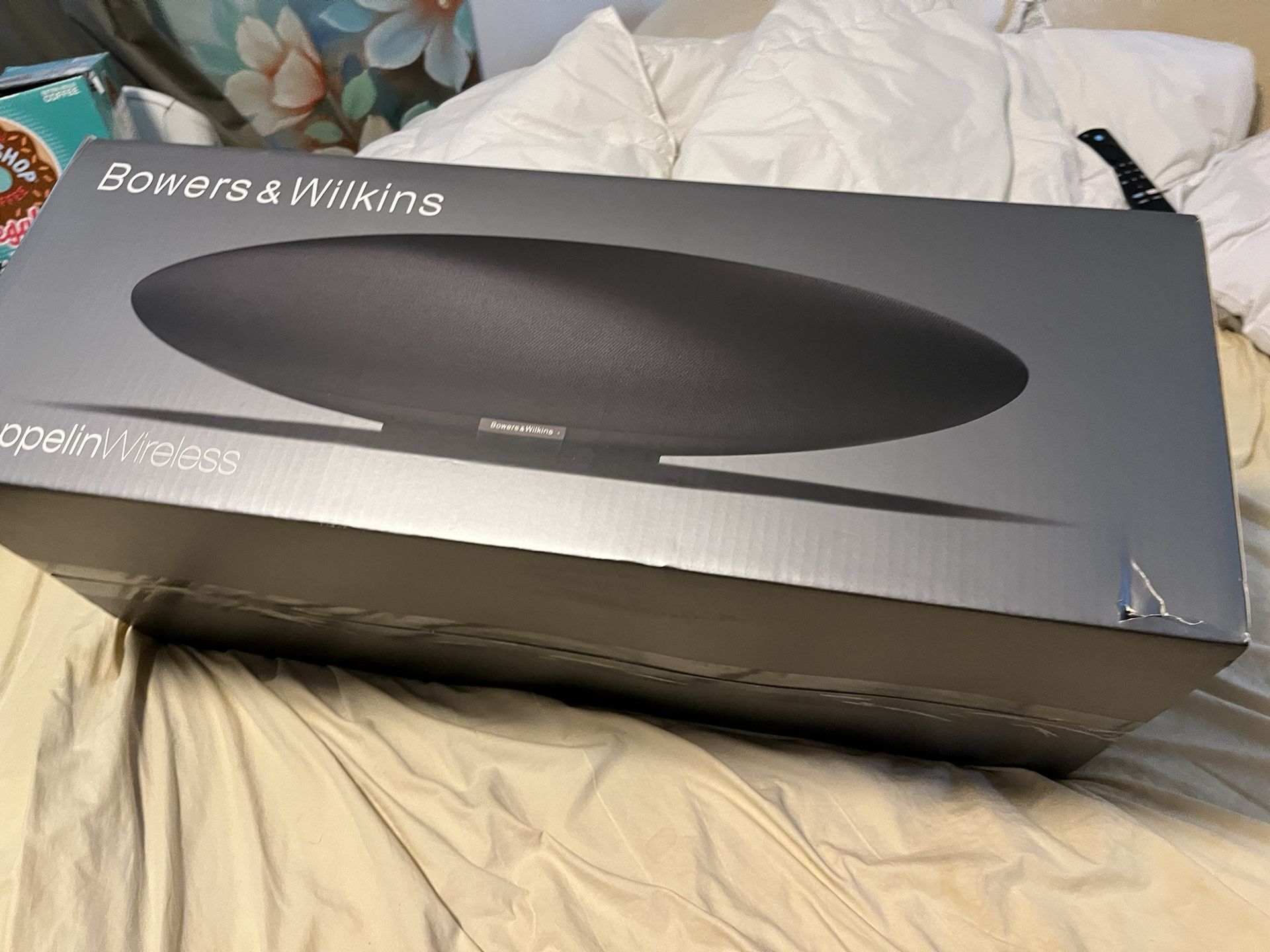Bowers & Wilkins Zeppelin Wireless Bluetooth (BRAND NEW)