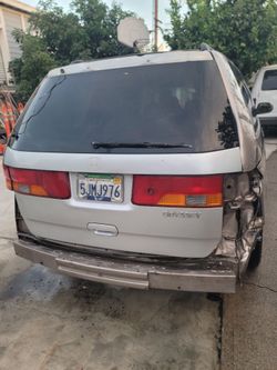 Honda ODYZZEY 2004 SALVAGE  PARTES MOTOR BUENO TRANSMISION BUENA  LA COMPRE CHOCADA PRO NO LA ARREGLE