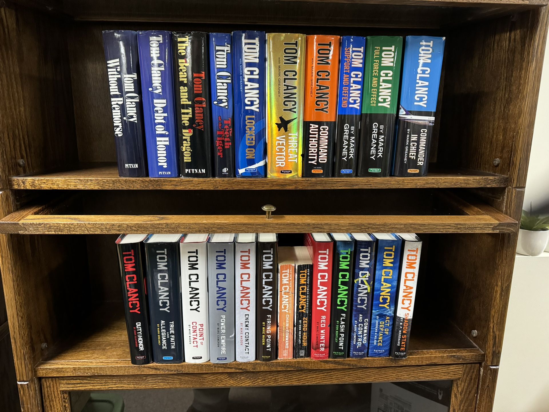 Tom Clancy Books (23)